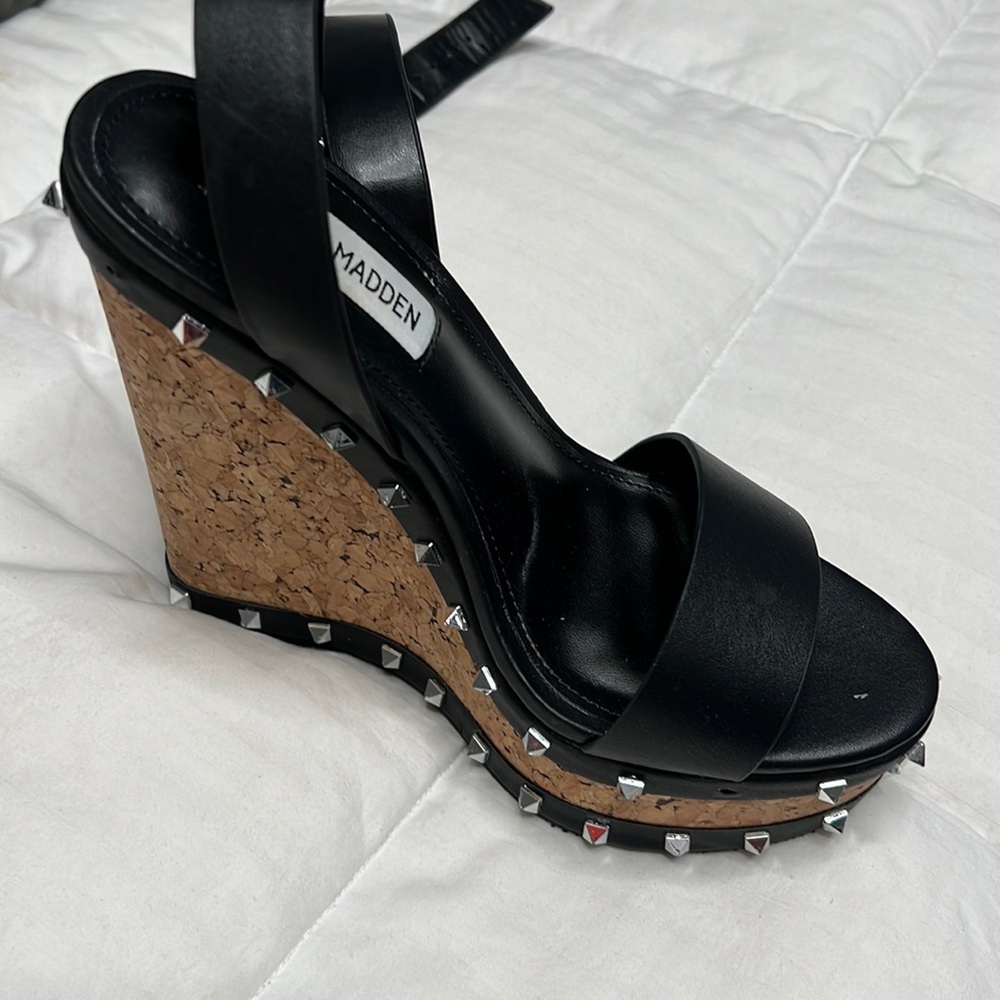 Brand new Steve Madden wedges. Never been worn